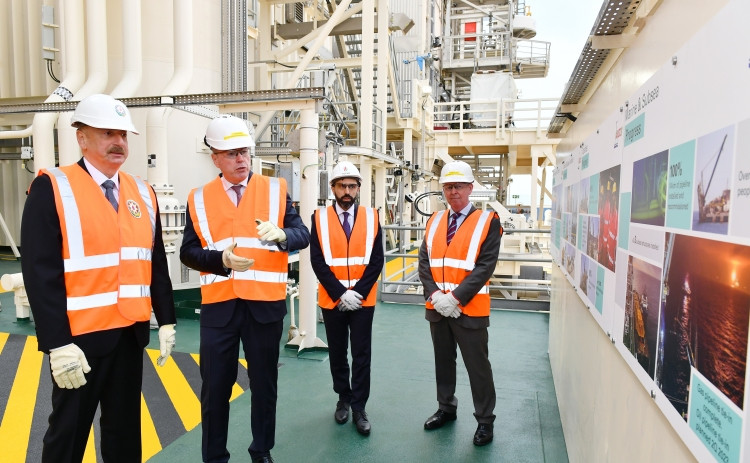 Prezident İlham Əliyev “Azəri-Mərkəzi-Şərqi” platformasının üst modullarının dənizə rəmzi yola salınması mərasimində iştirak edib<font color='red'> - YENİLƏNİB</font><font color=red> - FOTOLAR</font>