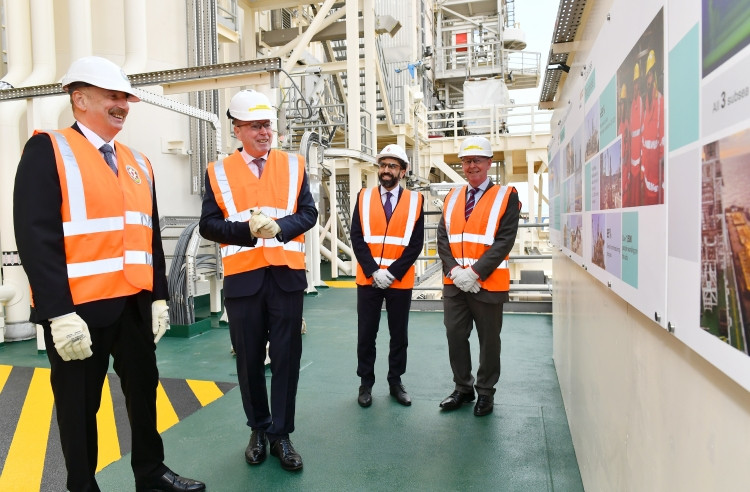 Prezident İlham Əliyev “Azəri-Mərkəzi-Şərqi” platformasının üst modullarının dənizə rəmzi yola salınması mərasimində iştirak edib<font color='red'> - YENİLƏNİB</font><font color=red> - FOTOLAR</font>