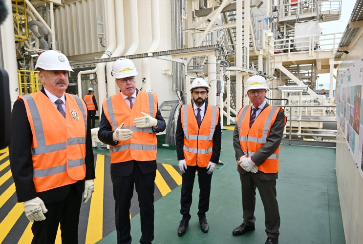 Prezident İlham Əliyev “Azəri-Mərkəzi-Şərqi” platformasının üst modullarının dənizə rəmzi yola salınması mərasimində iştirak edib<font color='red'> - YENİLƏNİB</font><font color=red> - FOTOLAR</font>