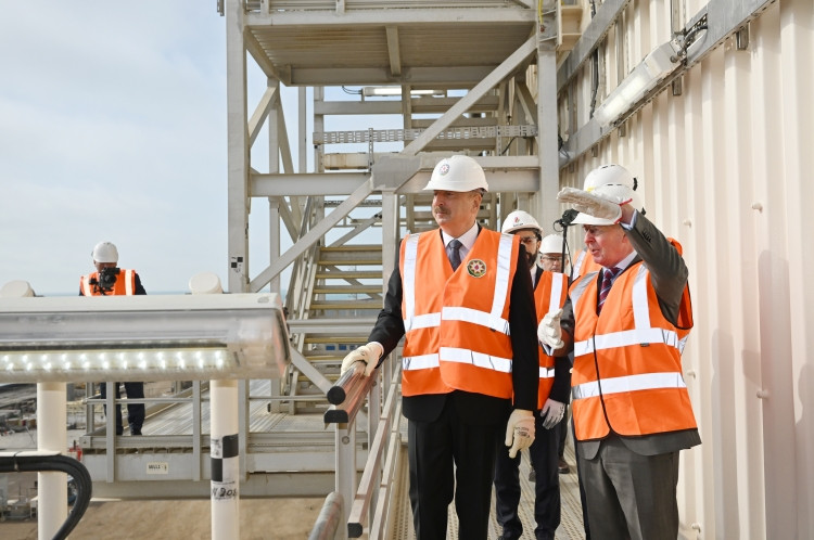 Prezident İlham Əliyev “Azəri-Mərkəzi-Şərqi” platformasının üst modullarının dənizə rəmzi yola salınması mərasimində iştirak edib<font color='red'> - YENİLƏNİB</font><font color=red> - FOTOLAR</font>