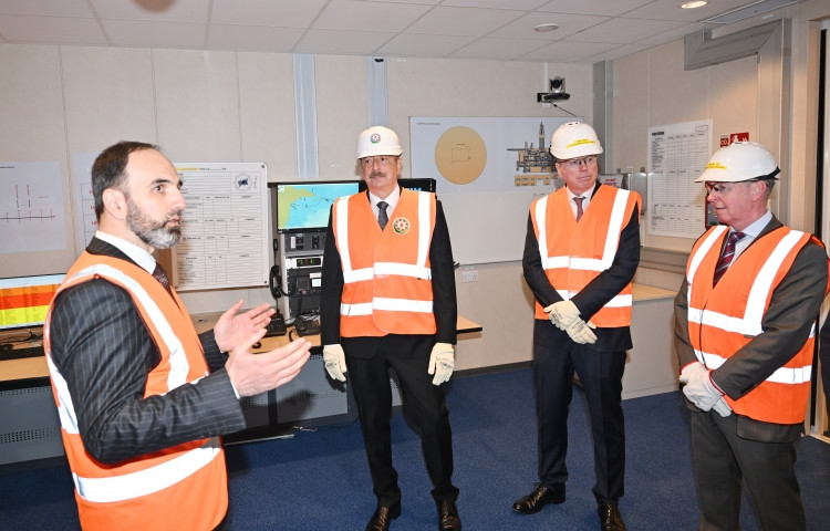 Prezident İlham Əliyev “Azəri-Mərkəzi-Şərqi” platformasının üst modullarının dənizə rəmzi yola salınması mərasimində iştirak edib<font color='red'> - YENİLƏNİB</font><font color=red> - FOTOLAR</font>