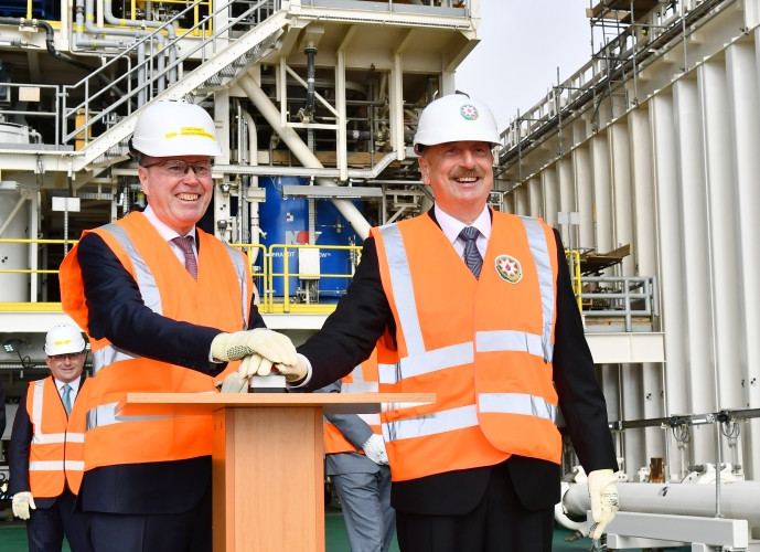 Prezident İlham Əliyev “Azəri-Mərkəzi-Şərqi” platformasının üst modullarının dənizə rəmzi yola salınması mərasimində iştirak edib<font color='red'> - YENİLƏNİB</font><font color=red> - FOTOLAR</font>