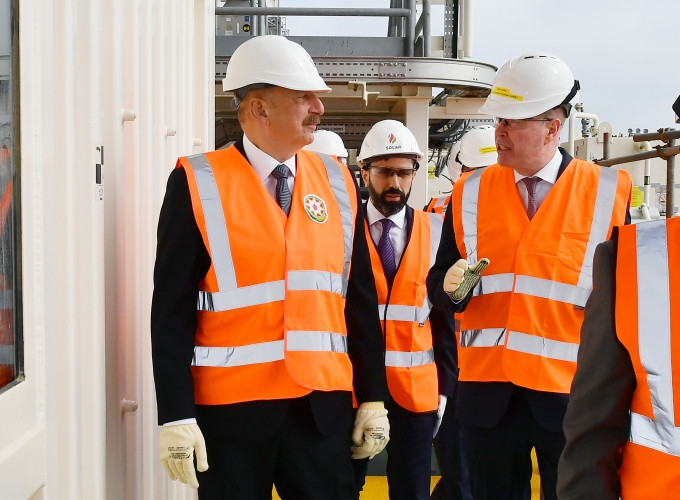 Prezident İlham Əliyev “Azəri-Mərkəzi-Şərqi” platformasının üst modullarının dənizə rəmzi yola salınması mərasimində iştirak edib<font color='red'> - YENİLƏNİB</font><font color=red> - FOTOLAR</font>