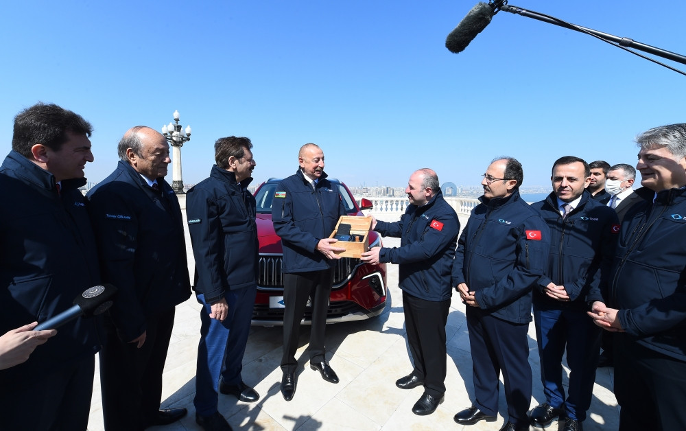 Türkiyənin ilk yerli elektromobili “Togg” Azərbaycan Prezidenti İlham Əliyevə təqdim olunub<font color='red'> - YENİLƏNİB</font><font color=red> - FOTOLAR</font>