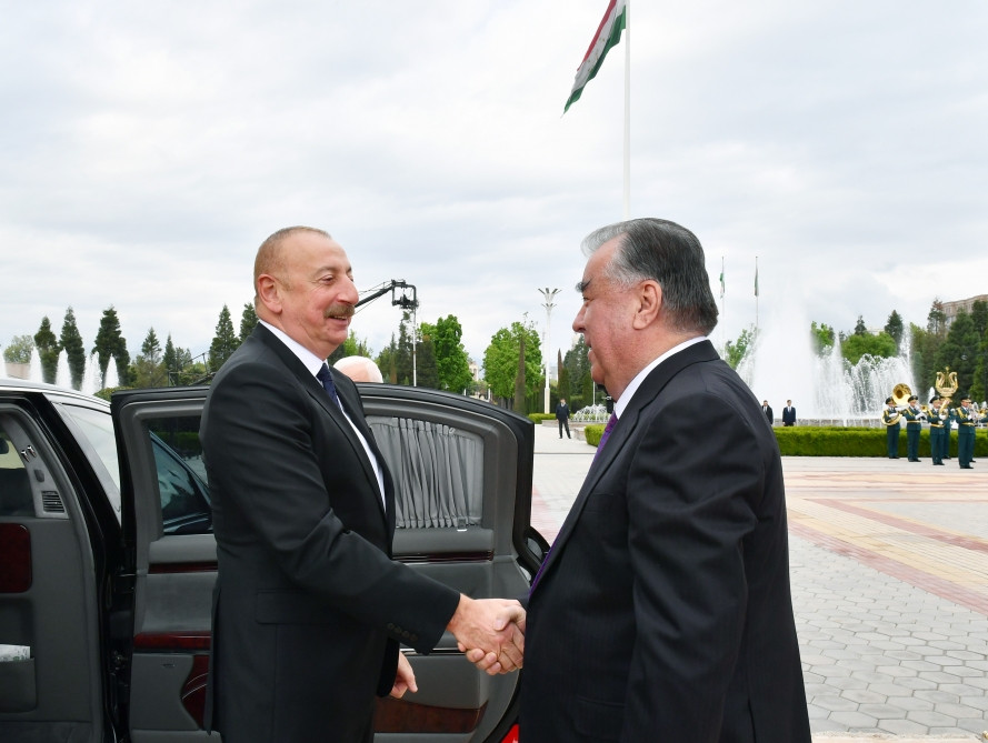 Azərbaycan Prezidenti İlham Əliyevin Düşənbədə rəsmi qarşılanma mərasimi olub<font color=red> - FOTOLAR</font>