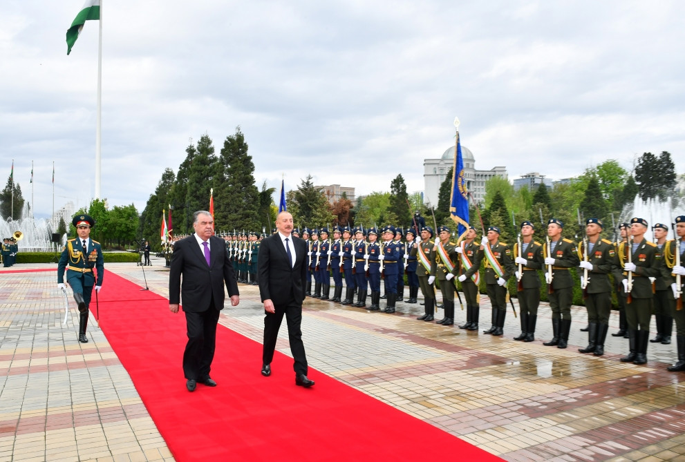 Azərbaycan Prezidenti İlham Əliyevin Düşənbədə rəsmi qarşılanma mərasimi olub<font color=red> - FOTOLAR</font>