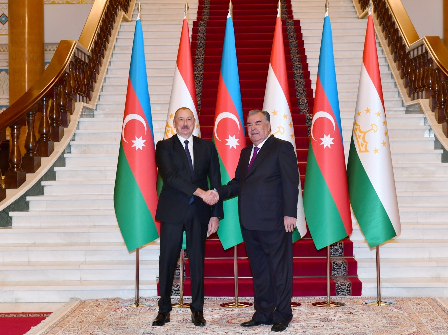 Azərbaycan Prezidenti İlham Əliyevin Düşənbədə rəsmi qarşılanma mərasimi olub<font color=red> - FOTOLAR</font>