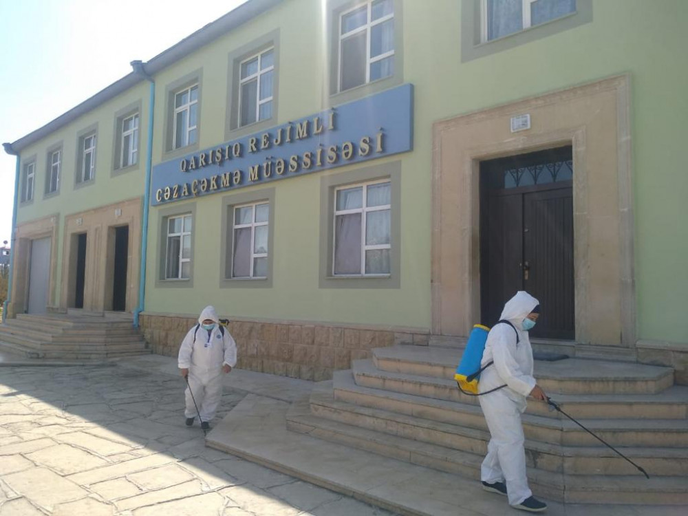 Cəzaçəkmə müəssisələrində dezinfeksiya işləri aparılıb<font color=red> - FOTOLAR</font>