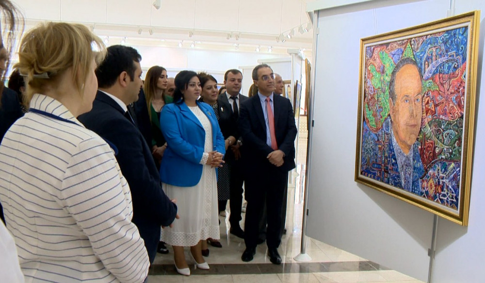 Naxçıvanda “Heydər Əliyev dühası əbədiyaşardır” adlı sərgi açılıb <font color=red> - FOTOLAR</font>