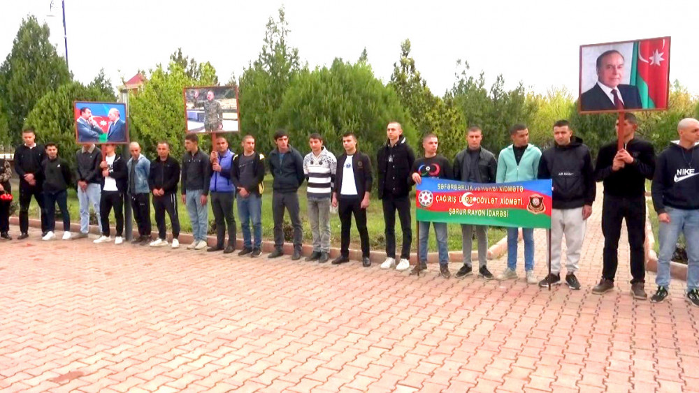 Şərurda çağırışçılar hərbi xidmətə yola salınıb<font color=red> - FOTOLAR</font>