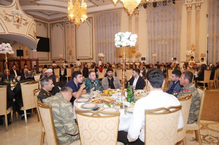 Mehriban xanım Əliyevanın təşəbbüsü ilə iftar süfrəsi açılıb<font color=red> - FOTOLAR</font>