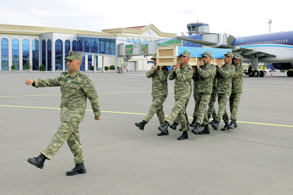 Naxçıvanda şəhidin qarşılanma mərasimi keçirilib<font color='red'> - YENİLƏNİB-2</font><font color=red> - FOTOLAR</font>