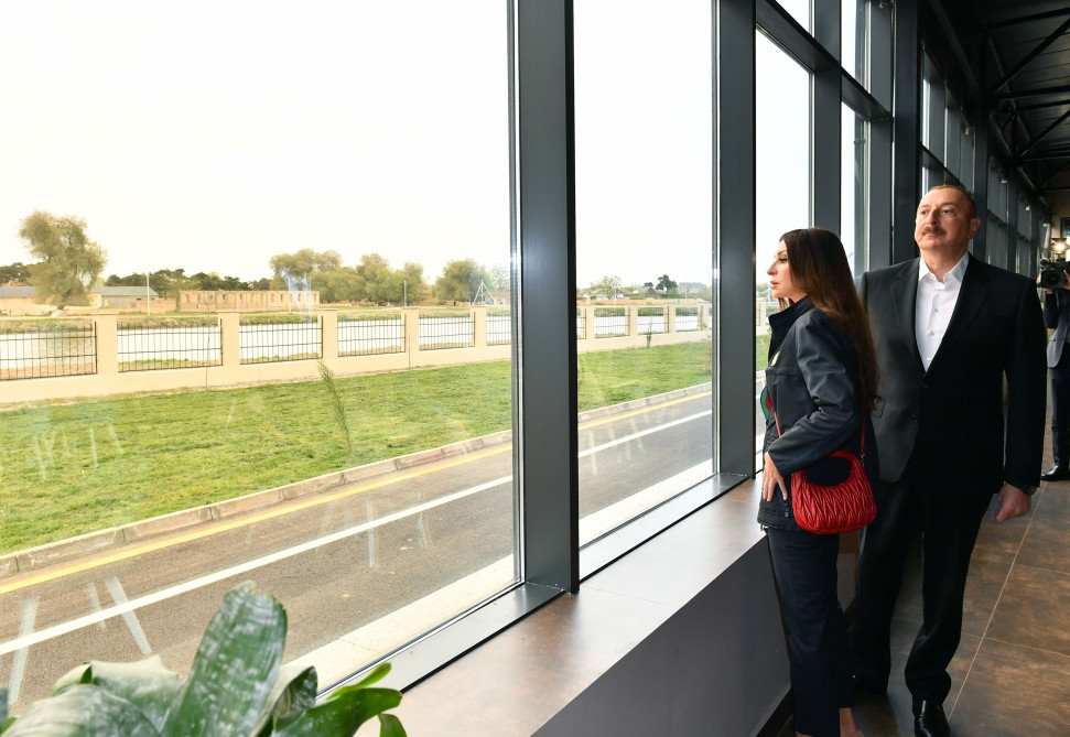 Prezident İlham Əliyev və birinci xanım Mehriban Əliyeva Neftçala Olimpiya İdman Kompleksinin açılışında iştirak ediblər<font color='red'> - YENİLƏNİB</font><font color=red> - FOTOLAR</font>