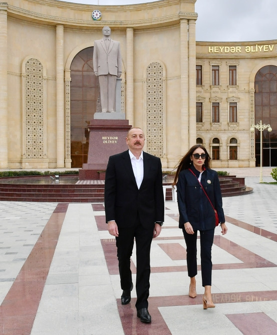 Prezident İlham Əliyev və birinci xanım Mehriban Əliyeva Salyan rayonuna səfər ediblər<font color='red'> - YENİLƏNİB</font><font color=red> - FOTOLAR</font>