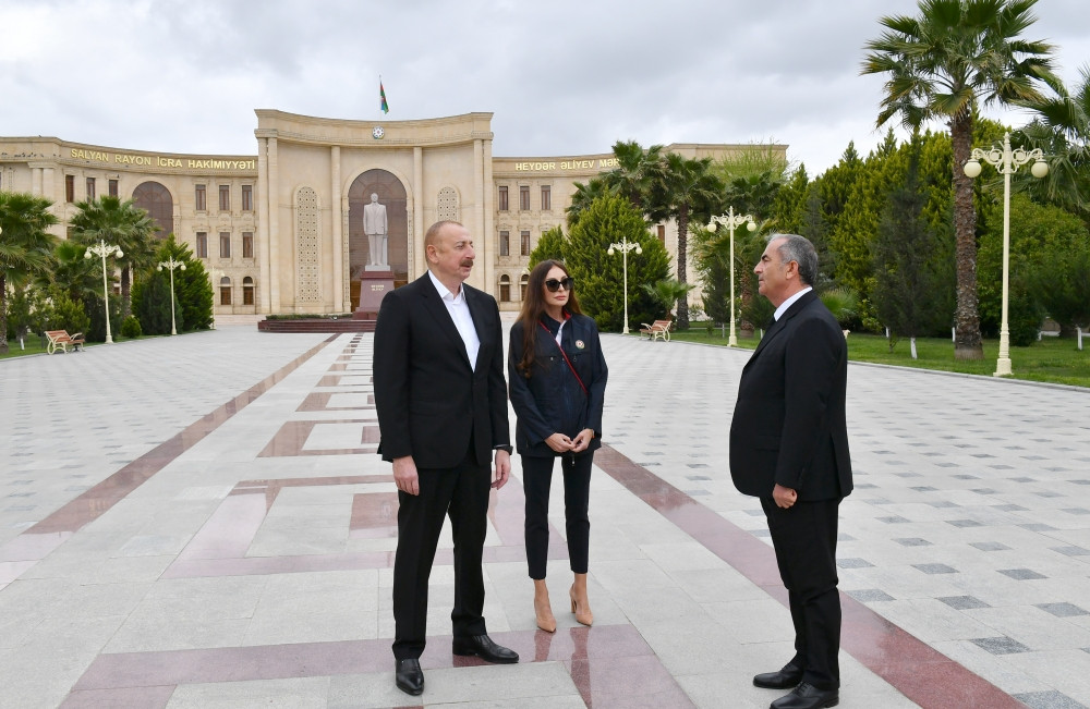 Prezident İlham Əliyev və birinci xanım Mehriban Əliyeva Salyan rayonuna səfər ediblər<font color='red'> - YENİLƏNİB</font><font color=red> - FOTOLAR</font>