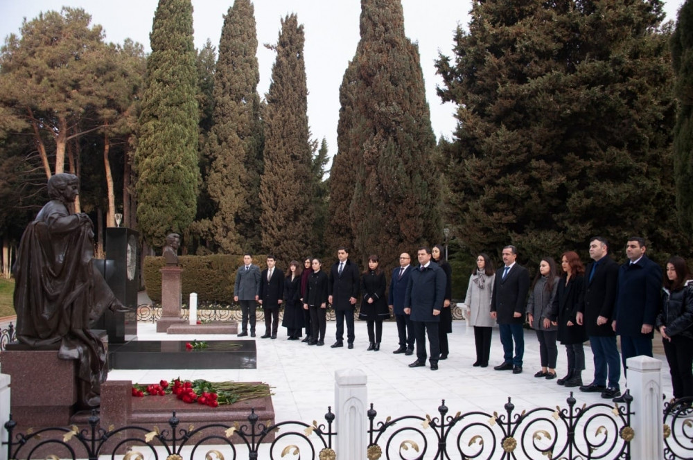 Naxçıvanın Bakıdakı daimi nümayəndəliyində Ulu Öndərin 100 illiyinə həsr olunmuş dəyirmi masa təşkil edilib<font color=red> - FOTOLAR</font>