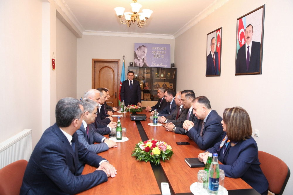 Naxçıvanın Bakıdakı daimi nümayəndəliyində Ulu Öndərin 100 illiyinə həsr olunmuş dəyirmi masa təşkil edilib<font color=red> - FOTOLAR</font>