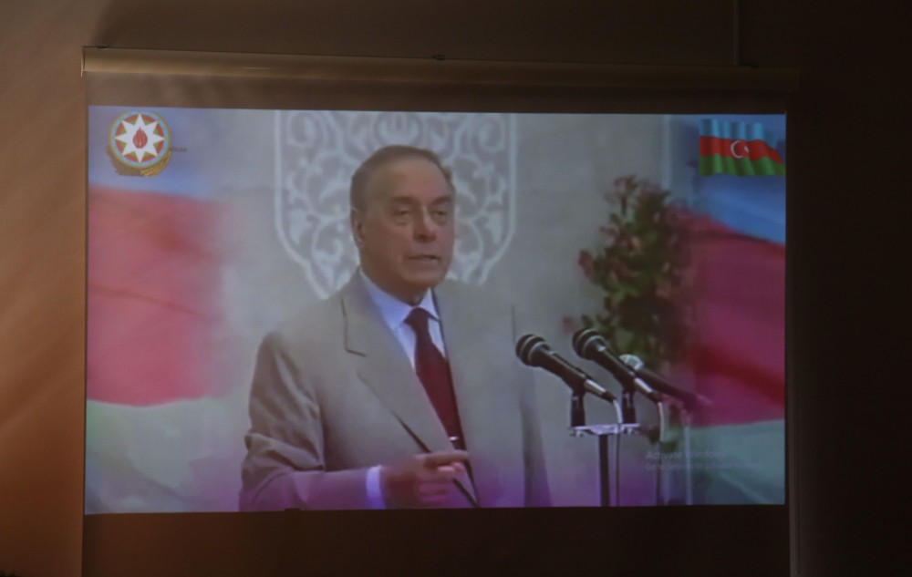 Naxçıvanın Bakıdakı daimi nümayəndəliyində Ulu Öndərin 100 illiyinə həsr olunmuş dəyirmi masa təşkil edilib<font color=red> - FOTOLAR</font>