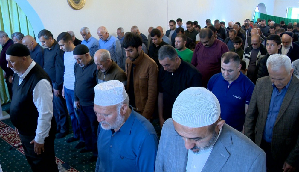 Naxçıvanda bayram namazları qılınıb<font color=red> - FOTOLAR</font>