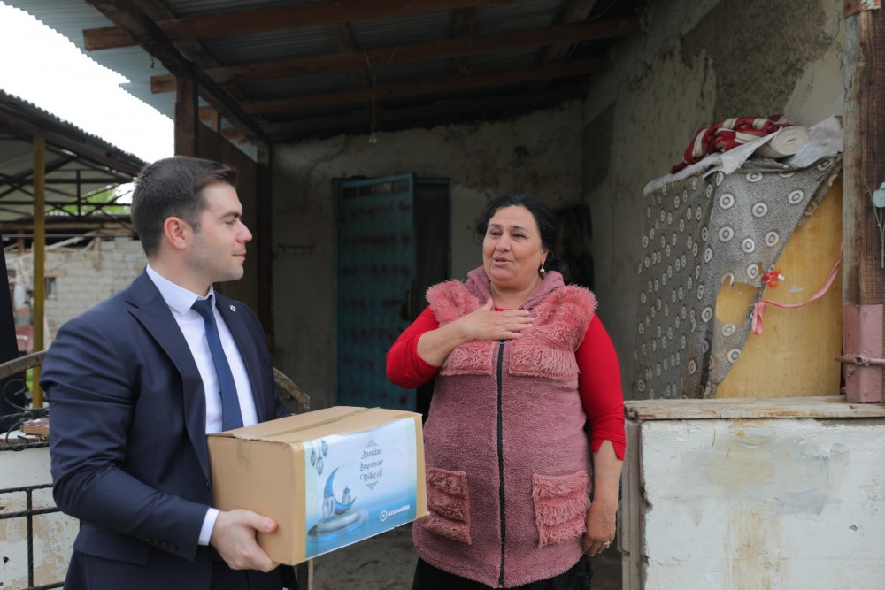 “Naxçıvanbank” aztəminatlı ailələrə ərzaq yardımı edib<font color=red> - FOTOLAR</font>