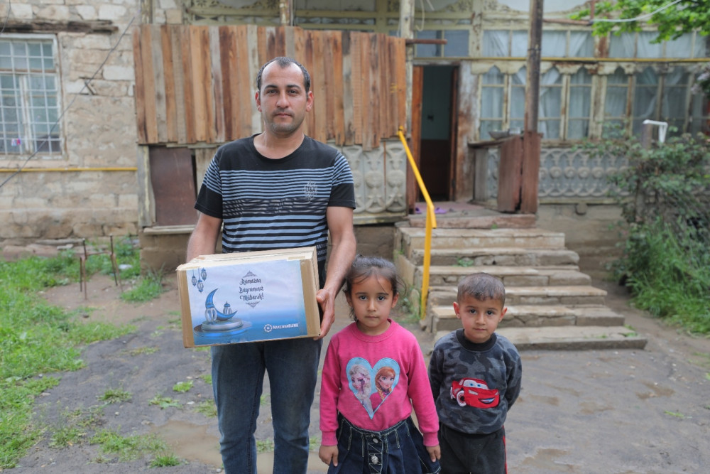 “Naxçıvanbank” aztəminatlı ailələrə ərzaq yardımı edib<font color=red> - FOTOLAR</font>