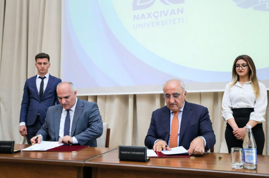 "Naxçıvan" Universiteti ilə Azərbaycan Dövlət İqtisad Universiteti (UNEC) arasında əməkdaşlıq müqaviləsi imzalanıb<font color=red> - FOTOLAR</font>