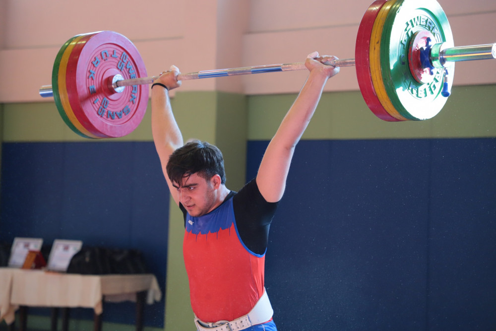 Şərurda ağırlıqqaldırma üzrə yarış keçirilib<font color=red> - FOTOLAR</font>