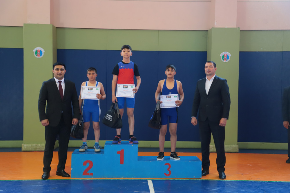 Şərurda ağırlıqqaldırma üzrə yarış keçirilib<font color=red> - FOTOLAR</font>