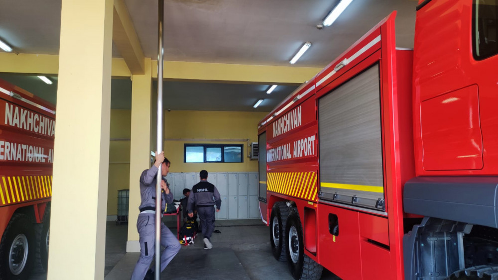 Naxçıvan Fövqəladə Hallar Nazirliyi Naxçıvan Bеynəlxаlq Hаvа Limаnındа tаktiki-xüsusi təlim keçirib<font color=red> - FOTOLAR</font>