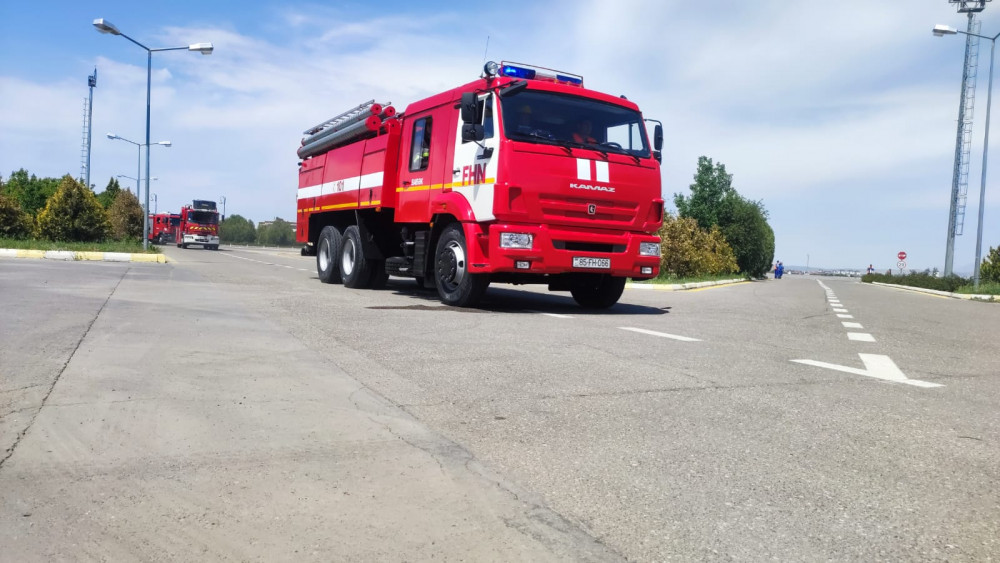 Naxçıvan Fövqəladə Hallar Nazirliyi Naxçıvan Bеynəlxаlq Hаvа Limаnındа tаktiki-xüsusi təlim keçirib<font color=red> - FOTOLAR</font>