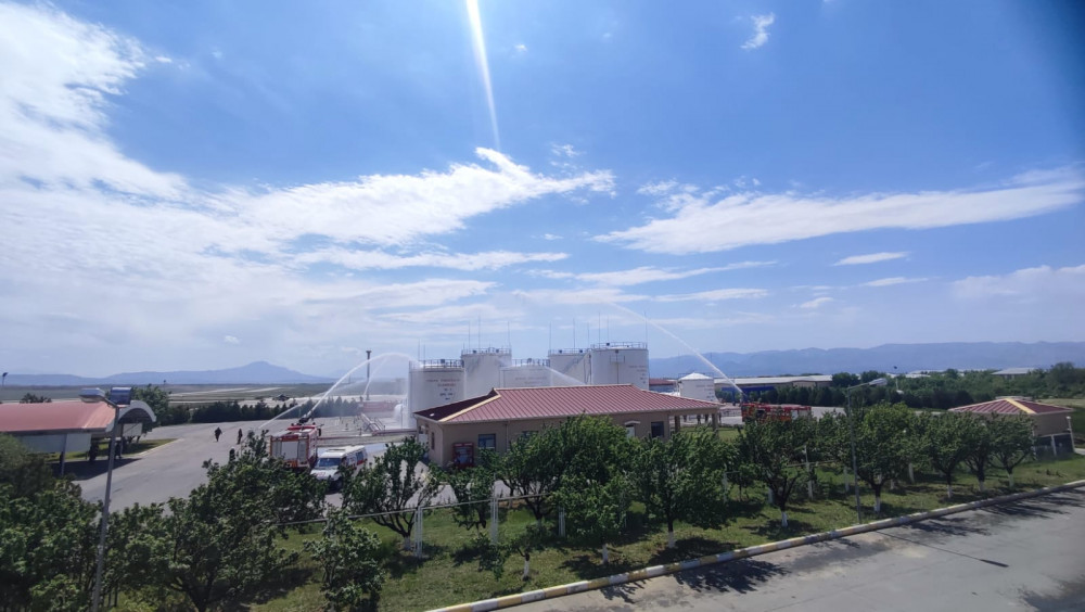 Naxçıvan Fövqəladə Hallar Nazirliyi Naxçıvan Bеynəlxаlq Hаvа Limаnındа tаktiki-xüsusi təlim keçirib<font color=red> - FOTOLAR</font>