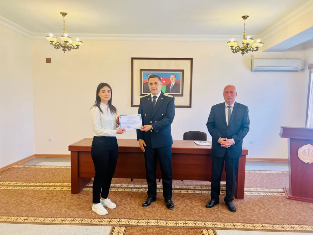 Hüquqşünaslıq ixtisası tələbələrinin istehsalat təcrübəsi başa çatıb<font color=red> - FOTOLAR</font>