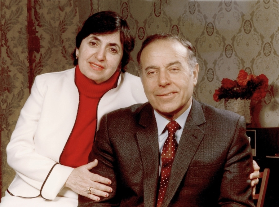 Zərifə Əliyeva 100: Gözlərə nur bəxş edən həkim, fədakar alim və cəfakeş ana<font color=red> - FOTOLAR</font>