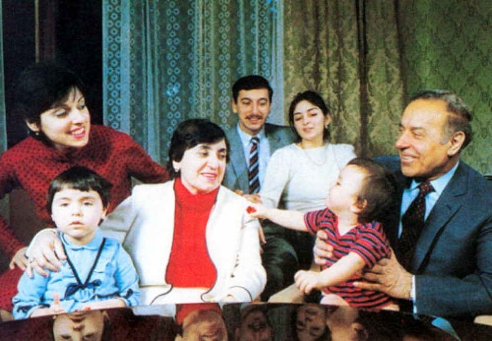 Zərifə Əliyeva 100: Gözlərə nur bəxş edən həkim, fədakar alim və cəfakeş ana<font color=red> - FOTOLAR</font>