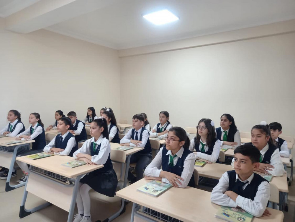 Naxçıvan məktəblərində “Oftalmoloq alim, akademik Zərifə xanım Əliyeva” mövzusunda interaktiv dərs keçirilib<font color=red> - FOTOLAR</font>