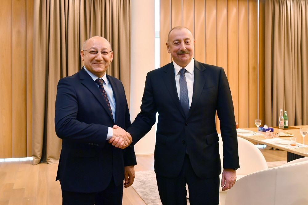 Prezident İlham Əliyev və birinci xanım Mehriban Əliyeva Ağır atletika üzrə Avropa çempionatında qələbələrini Azərbaycana həsr etmiş Türkiyə idmançıları ilə görüşüblər<font color='red'> - YENİLƏNİB</font><font color=red> - FOTOLAR</font>