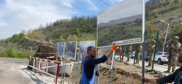 Laçın-Xankəndi yolunda ekofəalların quraşdırdığı çadırlar və plakatlar sökülür<font color=red> - FOTOLAR</font>