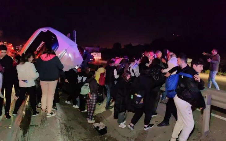 Türkiyədə tələbələri daşıyan avtobus aşıb: ölənlər və xeyli sayda yaralı var<font color=red> - FOTOLAR</font>