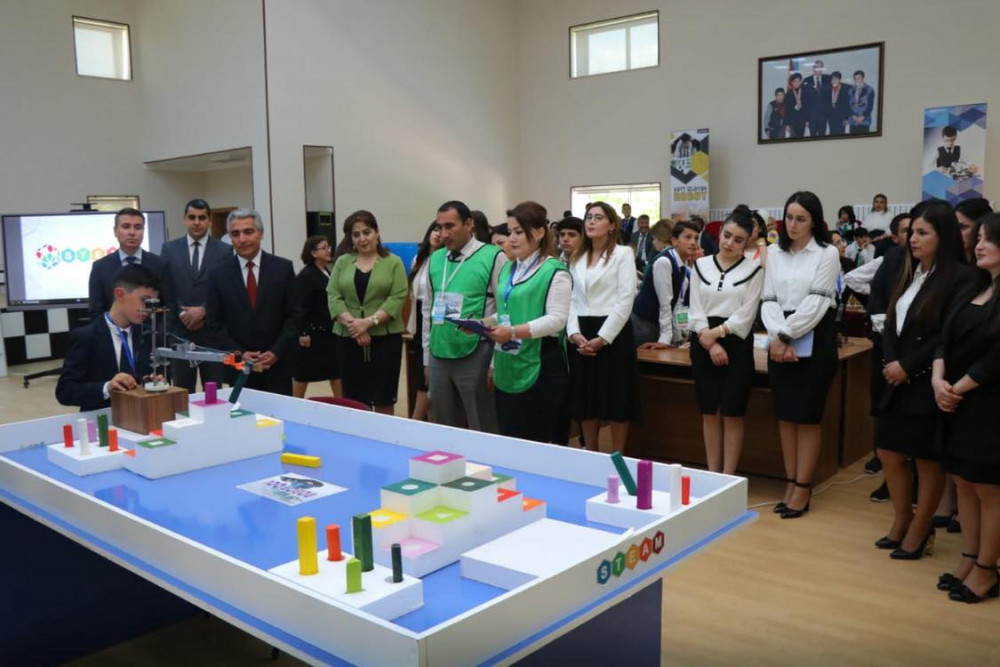 Şagirdlər arasında "Robot qol”-“Leqo Sumo 2023” və “Tullantıdan sənətə” müsabiqələri keçirilib<font color=red> - FOTOLAR</font>