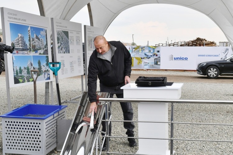 Azərbaycan Prezidenti və birinci xanım Ağdam şəhərində 3-cü yaşayış məhəlləsinin təməlini qoyublar<font color='red'> - YENİLƏNİB</font><font color=red> - FOTOLAR</font>