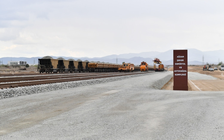 Prezident İlham Əliyev Bərdə-Ağdam dəmir yolu xəttinin tikintisi ilə tanış olub<font color=red> - FOTOLAR</font>