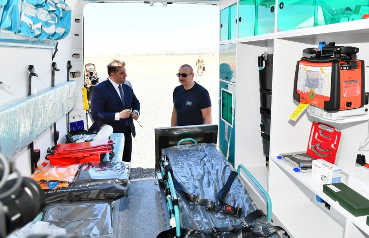 Prezident İlham Əliyev “Araz Vadisi İqtisadi Zonası”nda görülən işlərlə tanış olub, bir neçə müəssisənin təməlini qoyub<font color=red> - FOTOLAR</font>