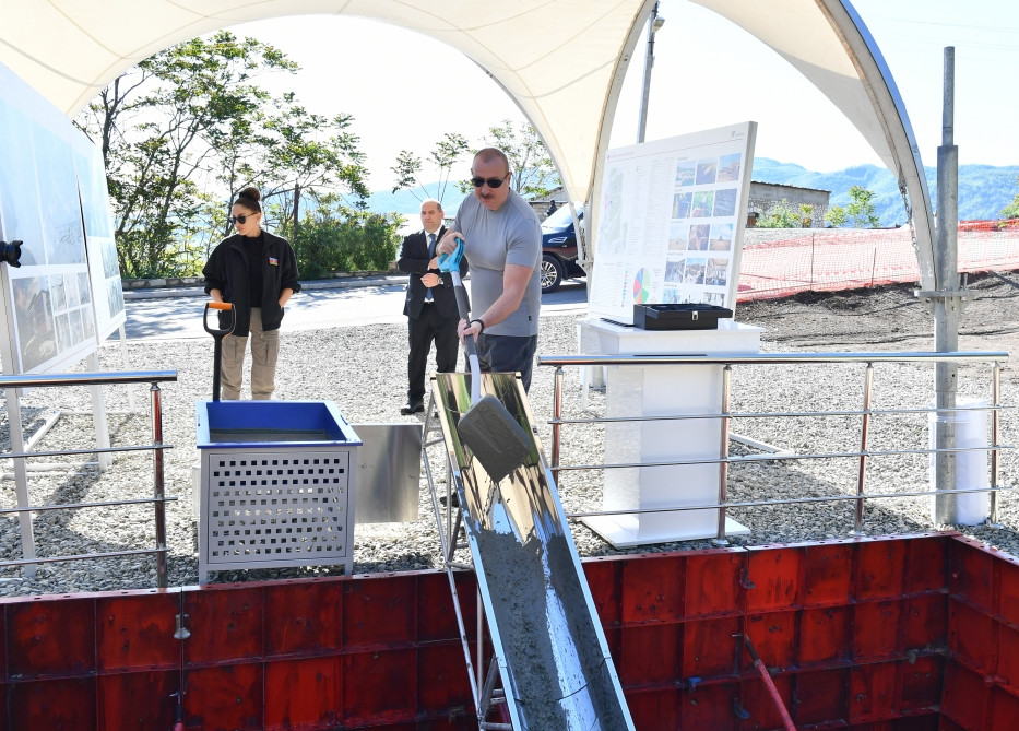 Tuğ kəndində ilk yaşayış məhəlləsinin təməli qoyulub<font color=red> - FOTOLAR</font>