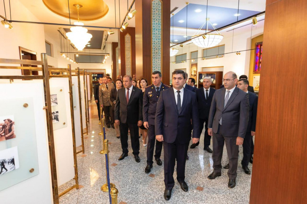 Naxçıvan Şəhər İcra Hakimiyyətində ümumilli liderin 100 illik yubileyinə həsr olunmuş tədbir keçirilib<font color=red> - FOTOLAR</font>