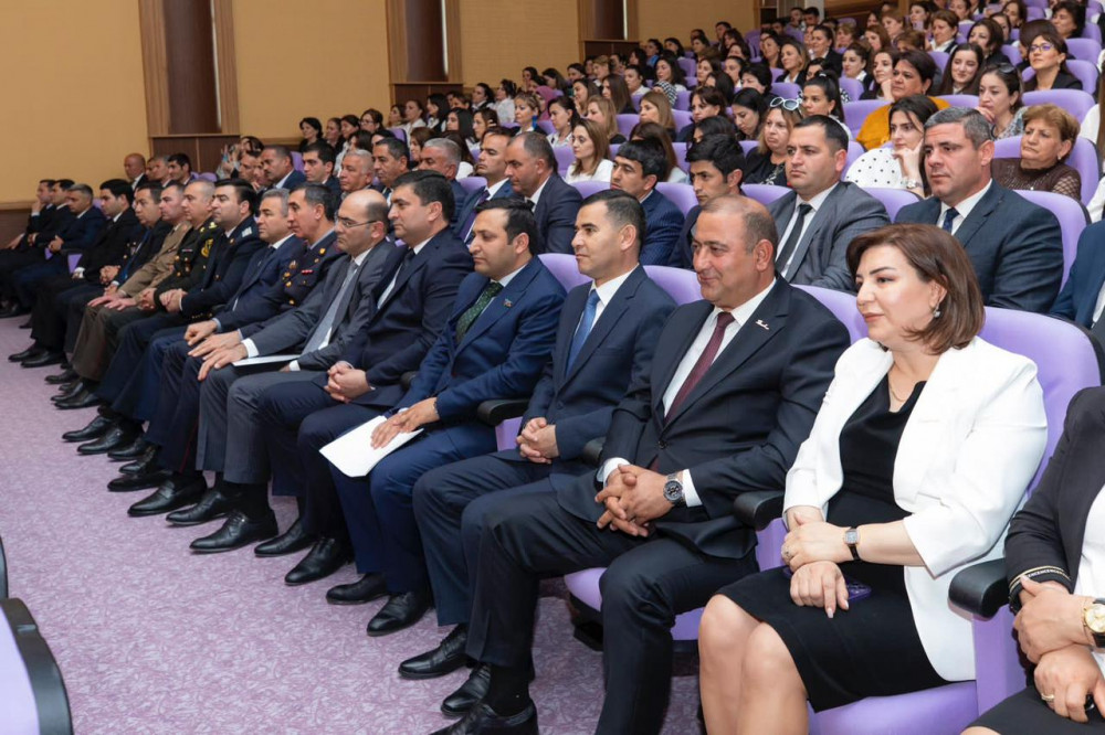 Naxçıvan Şəhər İcra Hakimiyyətində ümumilli liderin 100 illik yubileyinə həsr olunmuş tədbir keçirilib<font color=red> - FOTOLAR</font>