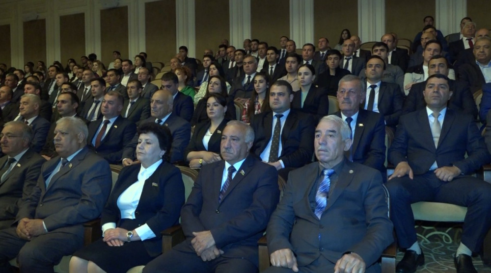 YAP Naxçıvan MR Təşkilatı “Ümummilli lider Heydər Əliyev və Azərbaycan Respublikasında milli siyasi sistemin formalaşması” mövzusunda konfrans təşkil edib<font color=red> - FOTOLAR</font>