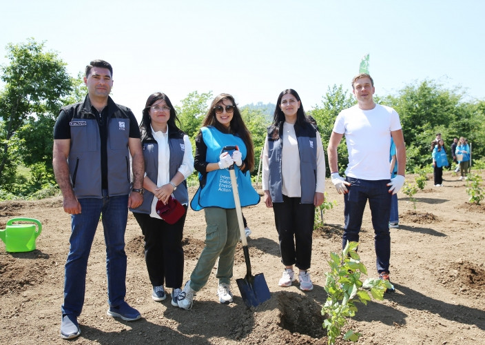 Leyla Əliyeva Ulu Öndərin 100 illiyinə həsr edilən ekoloji aksiyalarda iştirak edib<font color=red> - FOTOLAR</font>