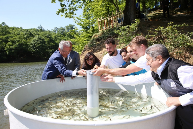Leyla Əliyeva Ulu Öndərin 100 illiyinə həsr edilən ekoloji aksiyalarda iştirak edib<font color=red> - FOTOLAR</font>