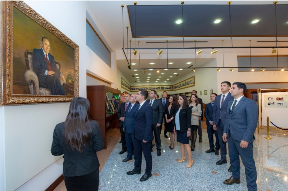 Azərbaycan Respublikası Xarici İşlər Nazirliyinin Naxçıvan Muxtar Respublikasındakı İdarəsinin kollektivi Heydər Əliyev Muzeyini ziyarət ediblər<font color=red> - FOTOLAR</font>