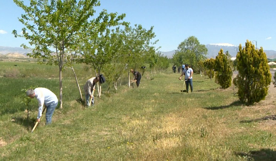 Naxçıvanda ümummilli lider Heydər Əliyevin 100 illik yubileyinə həsr olunmuş təmizlik və yaşıllıqlara qulluq aksiyası keçirilib<font color=red> - FOTOLAR</font>
